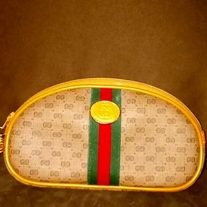 Vintage Gucci makeup bag. Gently used, great condition.